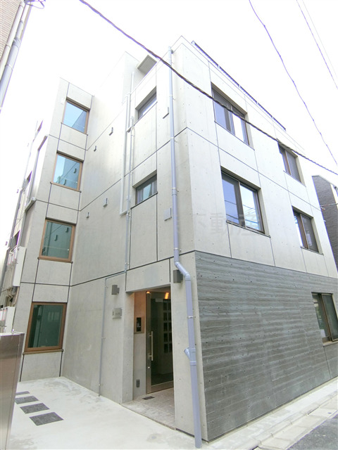 建物外観　2023年12月築　RC鉄筋コンクリート造地上4階建て総戸数