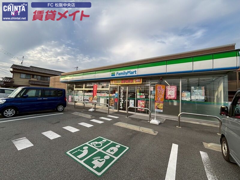 コンビニ　ファミリーマート松阪黒田町店（コンビニ）まで775m
