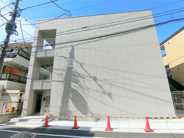 建物外観　2025年6月築　鉄骨造地上3階建て総戸数12戸インターネッ