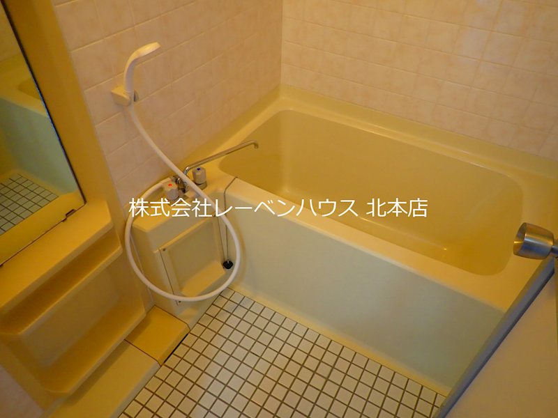 バス・シャワールーム　同物件別部屋参考写真