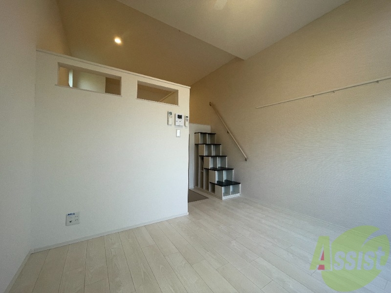 居室・リビング　リビングは、広々していて陽当たりもよさそうですね。