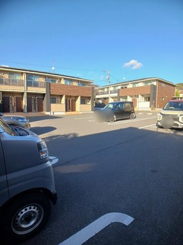 駐車場　駐車場に車を止められます