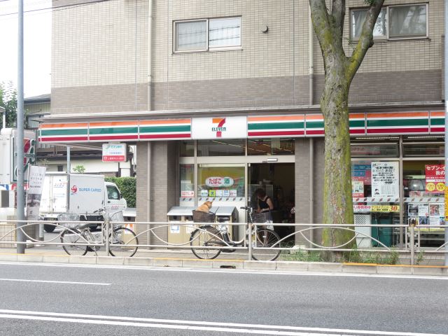コンビニ　セブンイレブン（コンビニ）まで770m