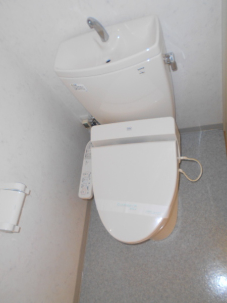 トイレ　温水洗浄便座