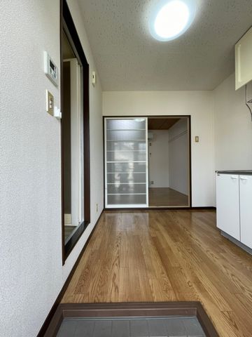 玄関　リビング/居室