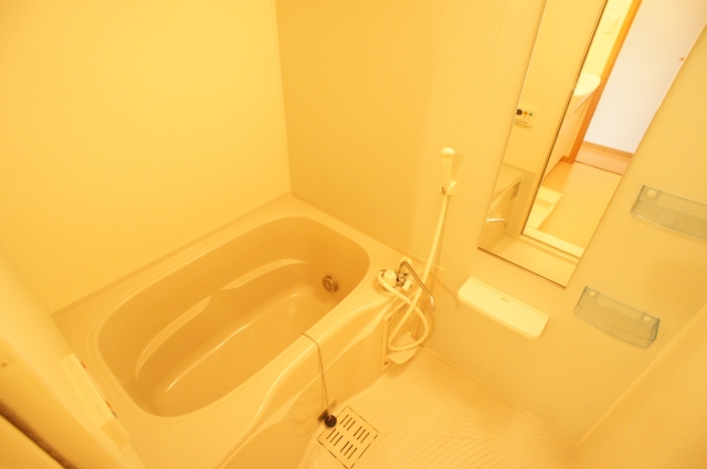 バス・シャワールーム　★追い焚き機能つきバス