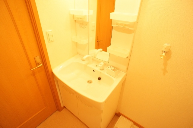 洗面設備　★独立洗髪洗面台で朝の身支度もラクラク