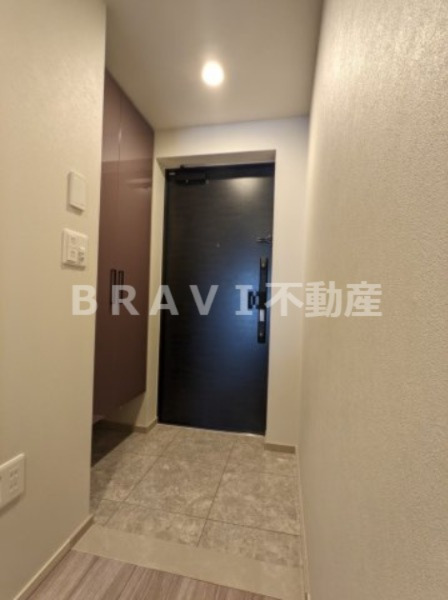 玄関　【ラシュレ北浜】センサーライト付きの玄関