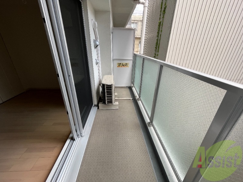 バルコニー　バルコニーはこちらです。幅もしっかりあって良いですね。