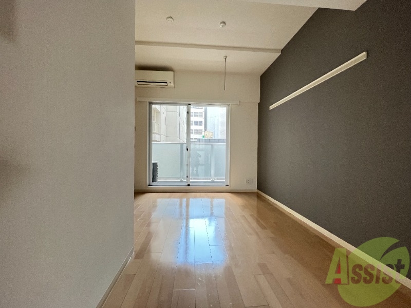 居室・リビング　リビングは、綺麗なフローリングが広がっていますね。