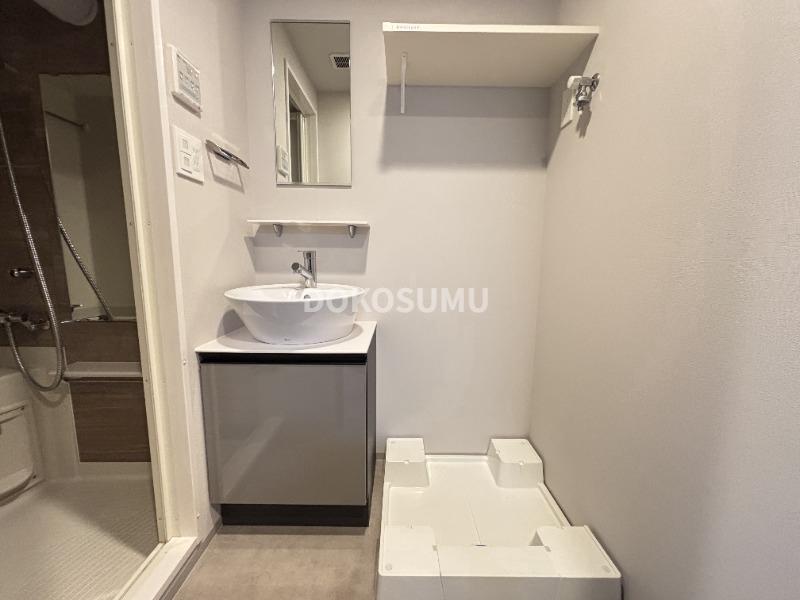 洗面設備　忙しい朝もスムーズに。使いやすさを追求した清潔な洗面空間。