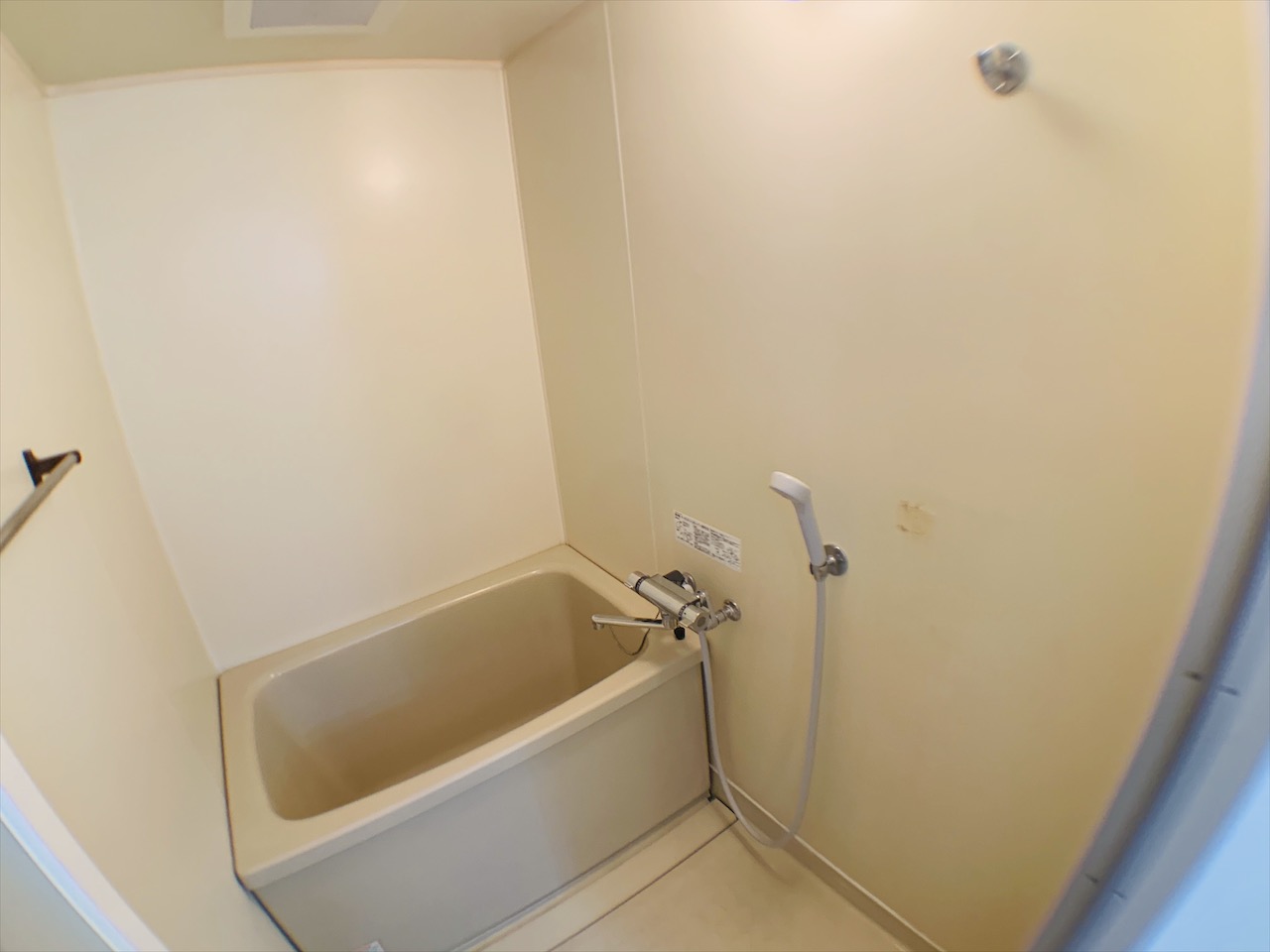 バス・シャワールーム　追い焚き機能付きで便利♪