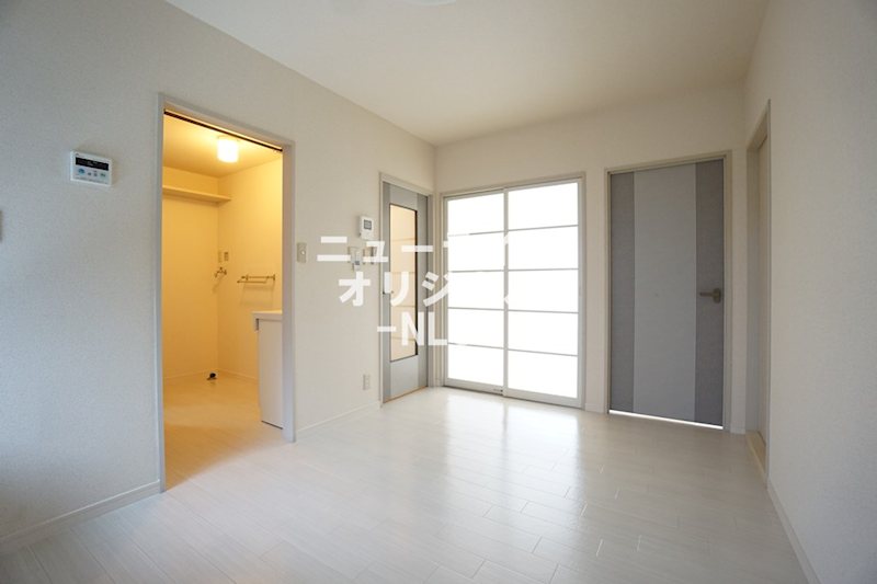 居室・リビング　ダイニングテーブルも置ける広さがあります！