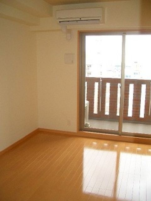 居室・リビング　同物件別部屋のお写真になります。現況優先です。