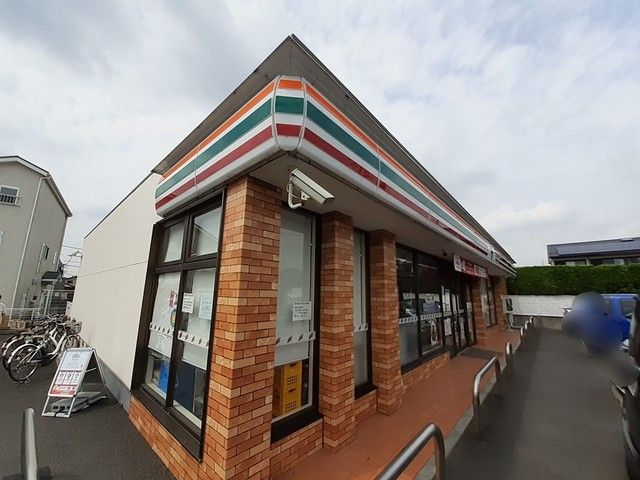 コンビニ　セブンイレブン（コンビニ）まで645m