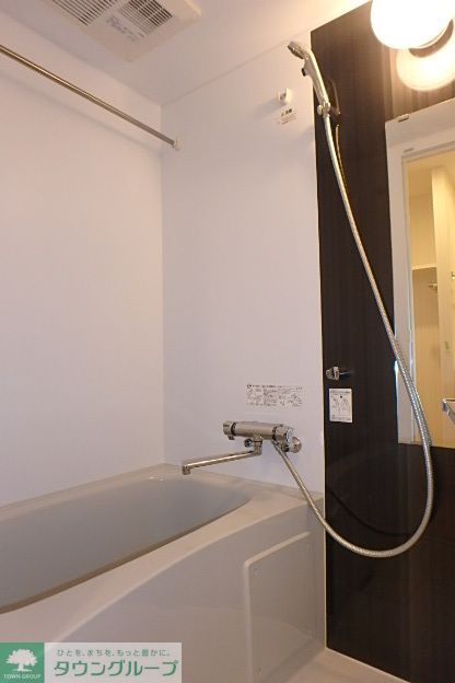 バス・シャワールーム　浴室乾燥機付きのバスルーム