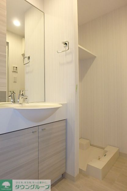 洗面設備　スタイリッシュな独立洗面台