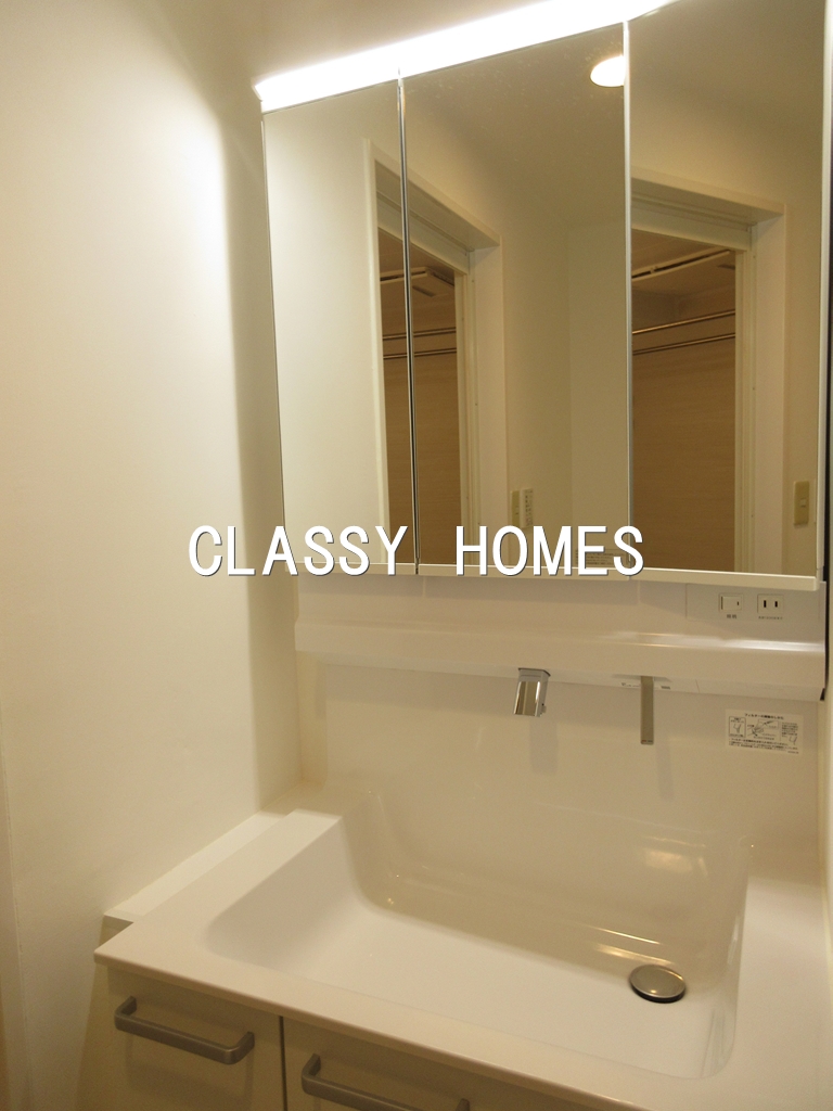 洗面設備　1998年竣工　カステーロミズタニ：洗面台