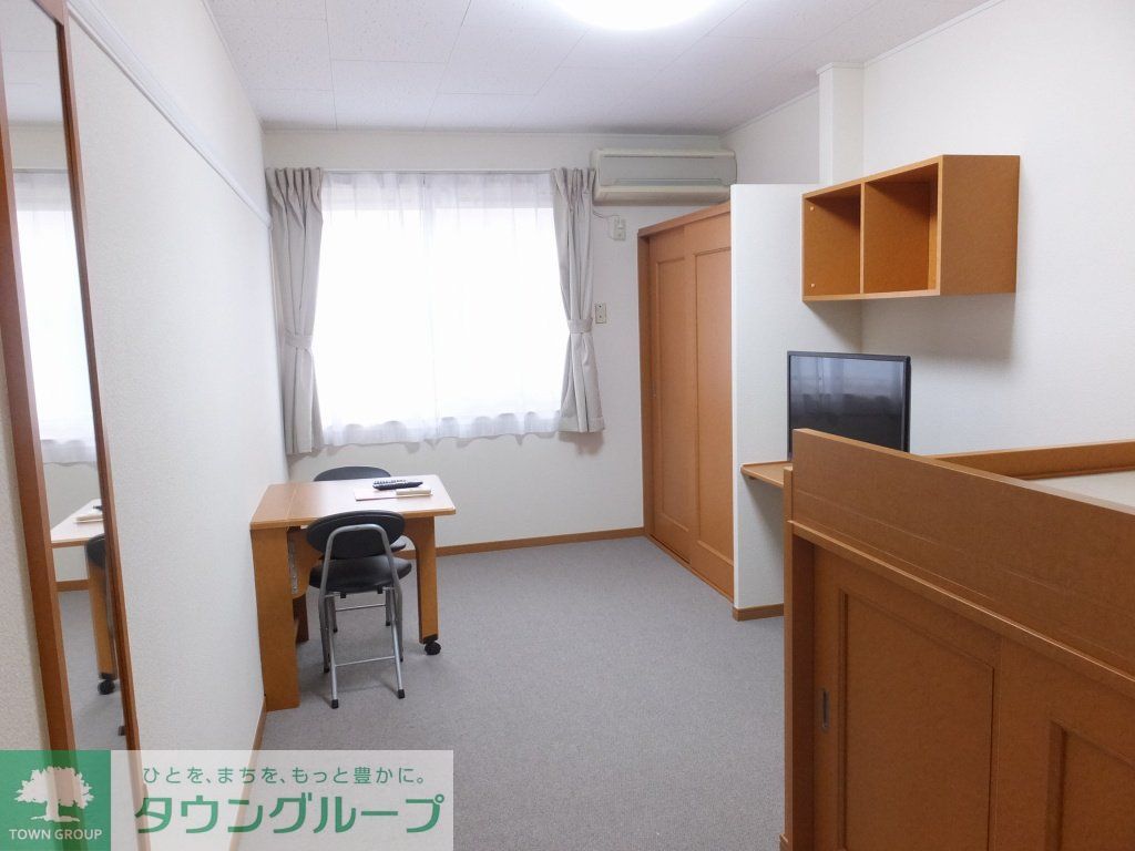 居室・リビング　家具家電設置済みのお部屋です。