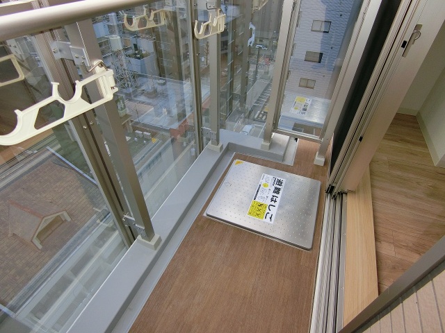 バルコニー　同物件別号室の写真です。