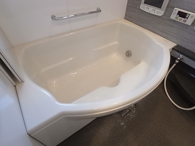 バス・シャワールーム　お風呂・トイレ別のセパレートです。