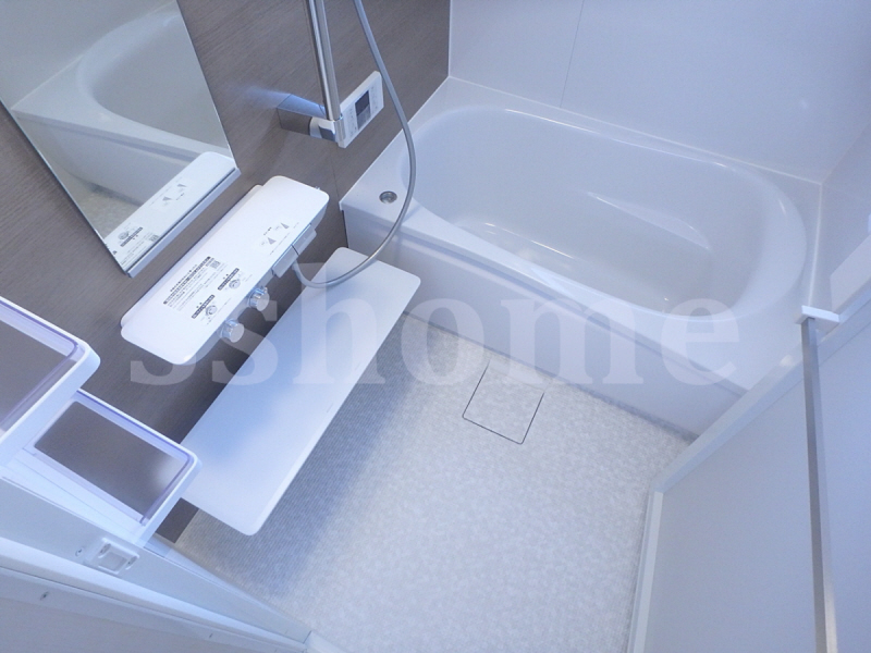 バス・シャワールーム　清潔感ある浴室