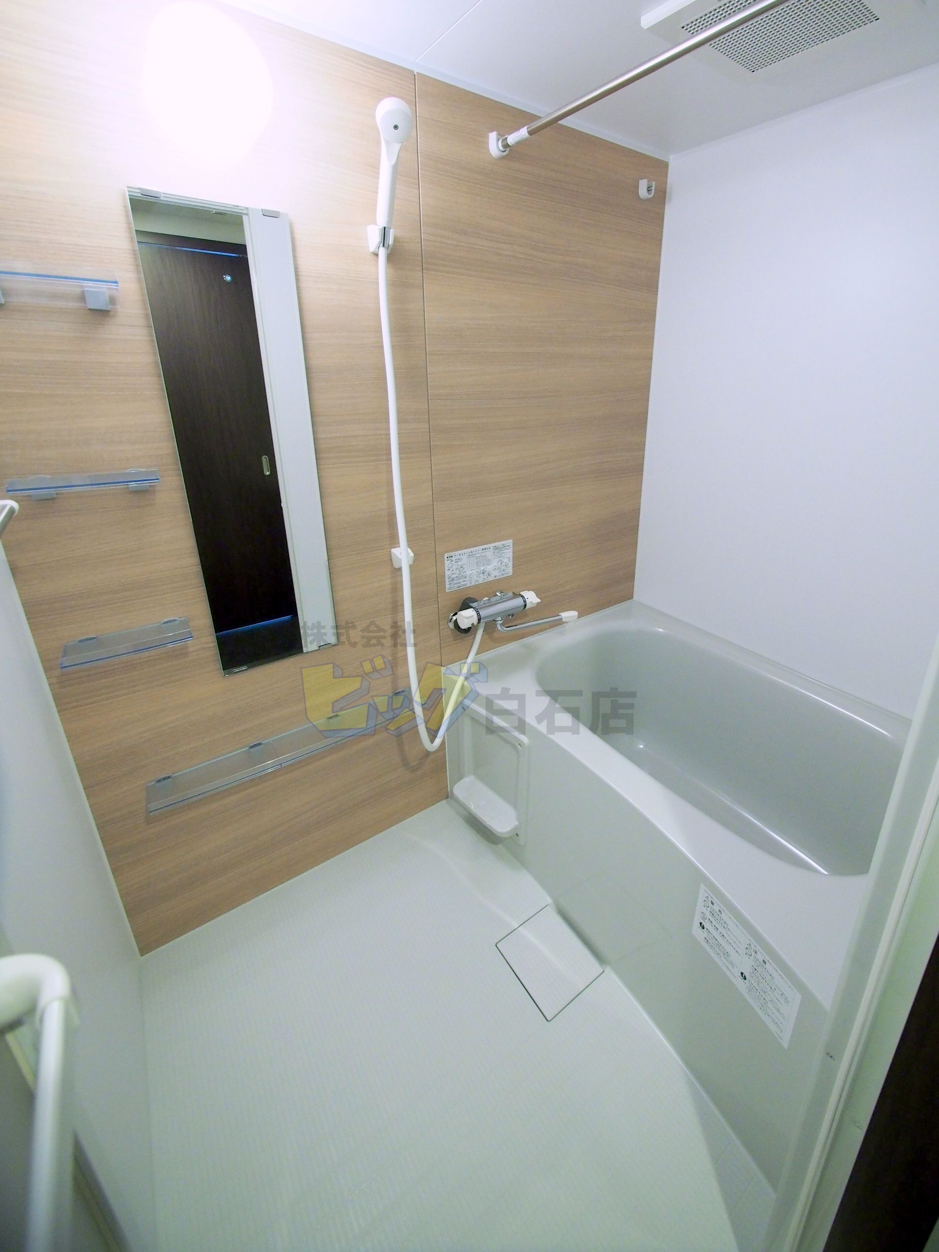 バス・シャワールーム　広々タイプのお風呂です♪