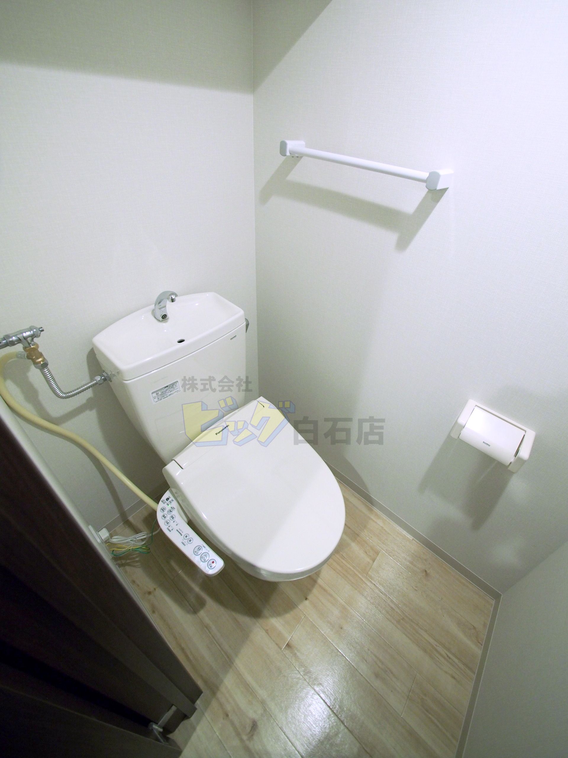 トイレ　ウォシュレット付きのトイレです♪