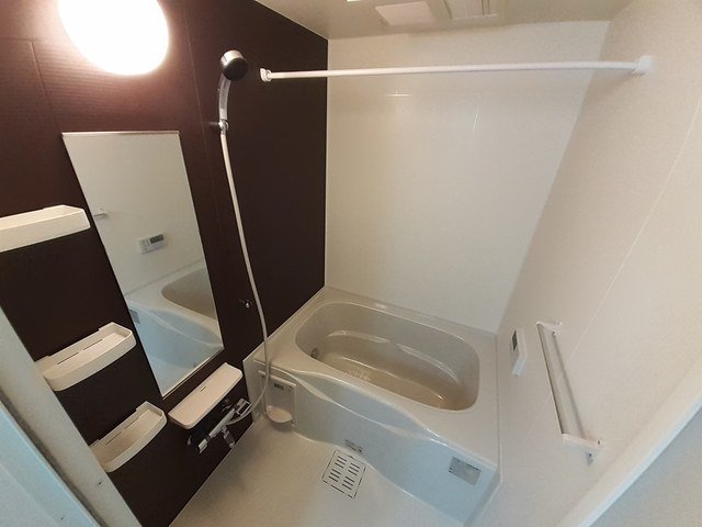 バス・シャワールーム　落ち着いた空間のお風呂です