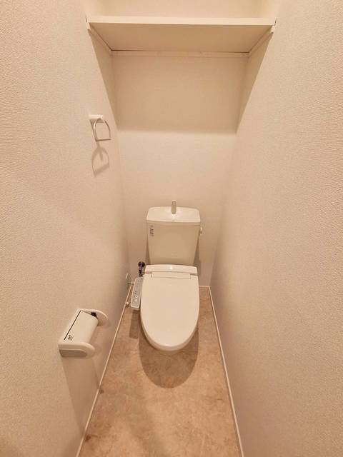 トイレ　トイレは嬉しい温水洗浄便座