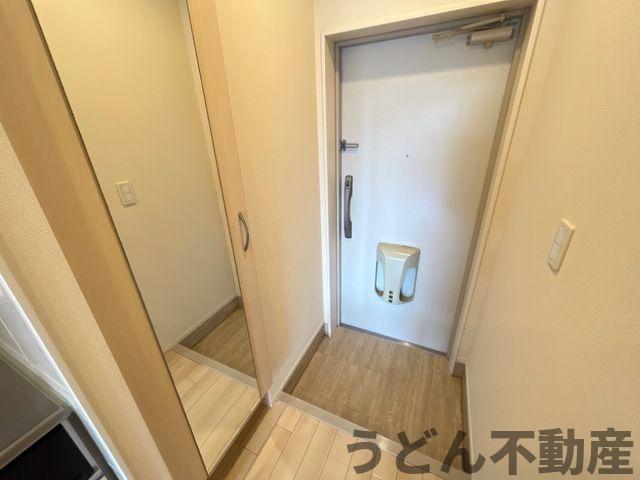 玄関　うどん県のお部屋探しはうどん不動産へ うどんちゃんとLINE