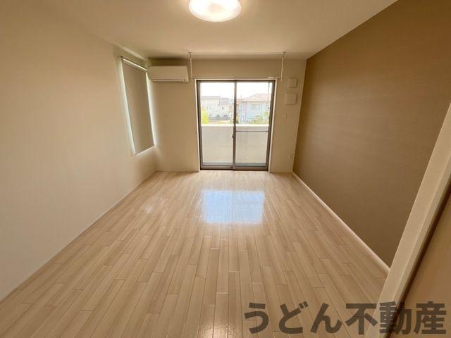 居室・リビング　うどん県のお部屋探しはうどん不動産へ うどんちゃんとLINE