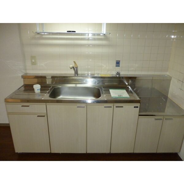 キッチン　壁付けキッチンでスペースを最大限有効活用できます！