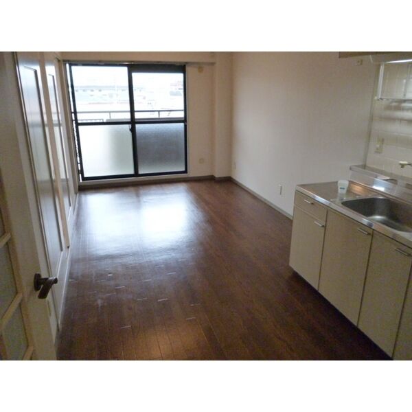 居室・リビング　南向きで日当たり良好なリビングです。