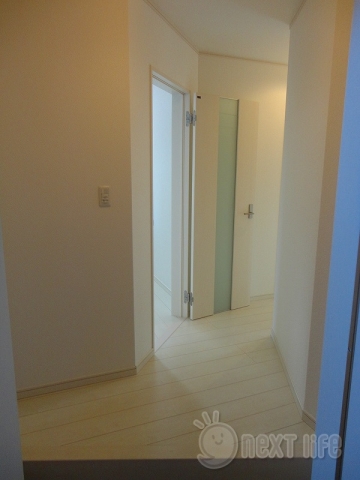 玄関　ルシェンテE棟の玄関