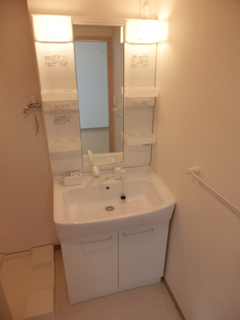 洗面設備　朝の支度には必要ですよね。