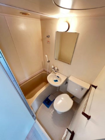 バス・シャワールーム　コンパクトで使いやすいお風呂です