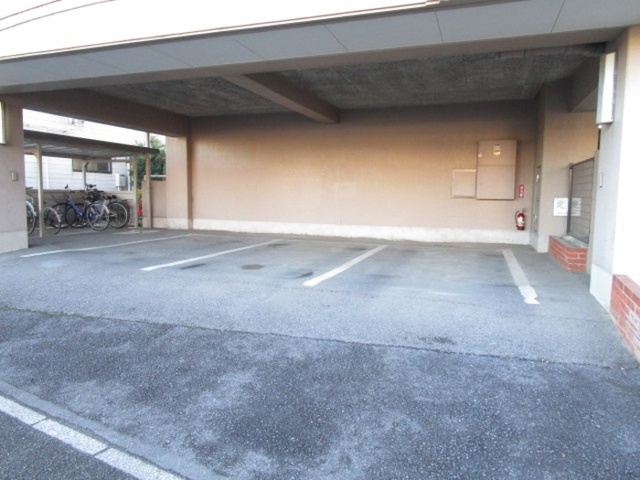 駐車場　駐車場（要空き確認）