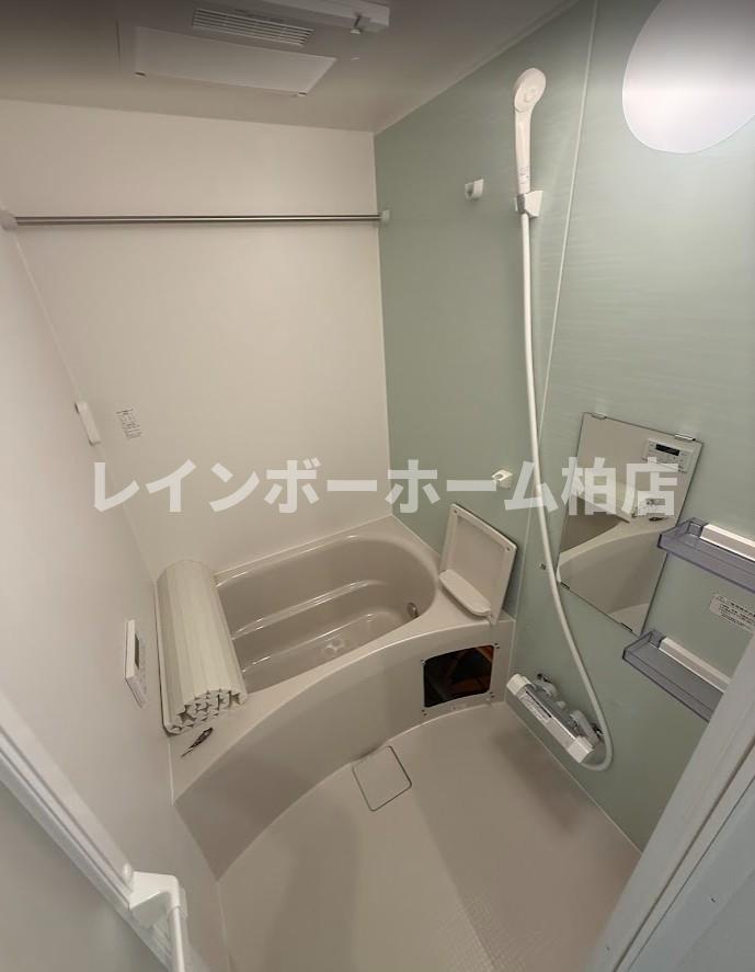 バス・シャワールーム　落ち着いた空間のお風呂です