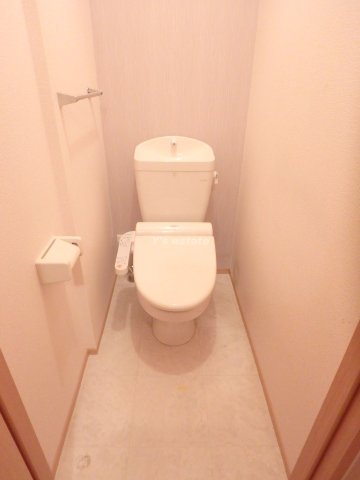 トイレ　この写真の反転タイプです。