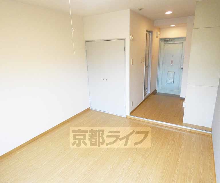 居室・リビング　落ち着いた雰囲気のお部屋です