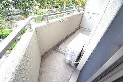 バルコニー　日当りの良いバルコニー
