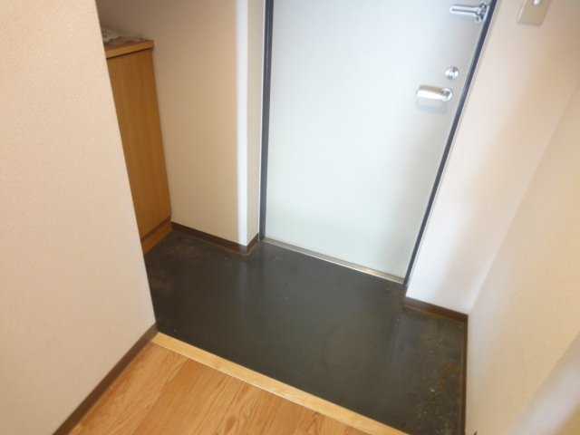 玄関　同物件別号室の写真