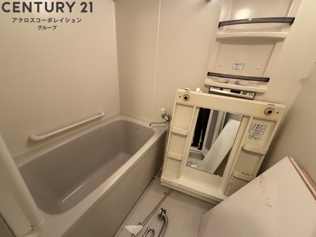 バス・シャワールーム　シンプルな浴室
