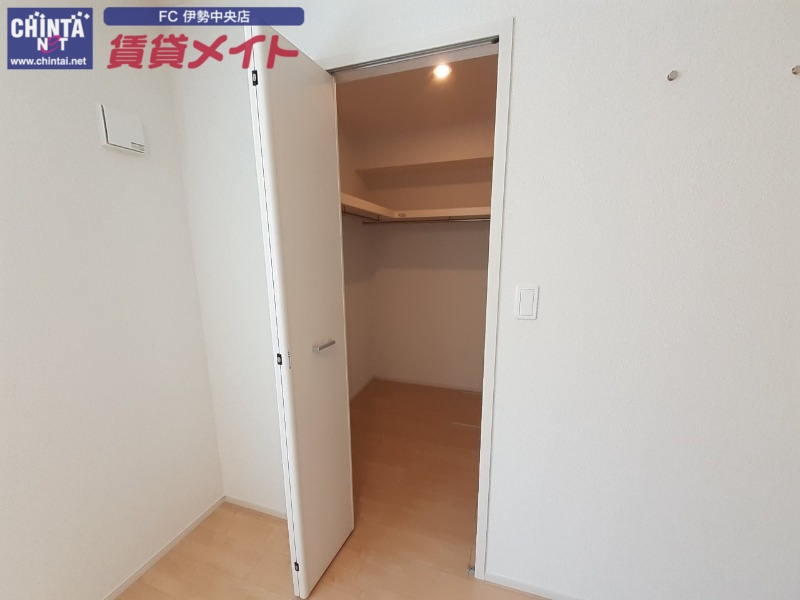 収納　同型参考写真