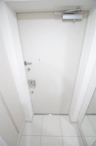 玄関　※同タイプの別のお部屋です。