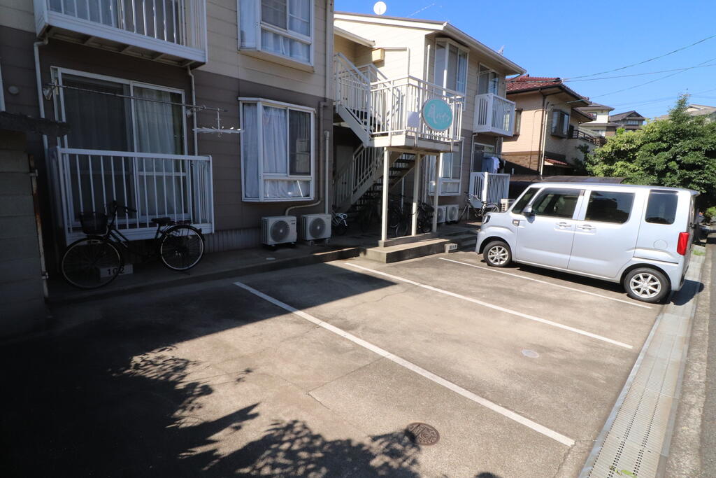 駐車場　敷地全面が駐車場です。