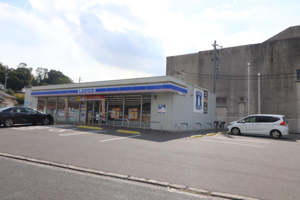 コンビニ　ローソン福山幕山台一丁目店（コンビニ）まで621m