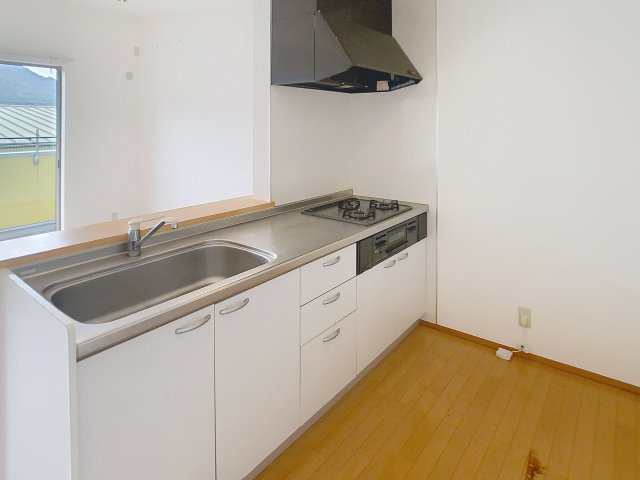 キッチン　掲載写真は同一建物内の別間取りの部屋を掲載おります。実際のお