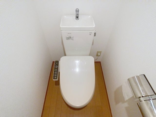 トイレ　掲載写真は同一建物内の別間取りの部屋を掲載おります。実際のお